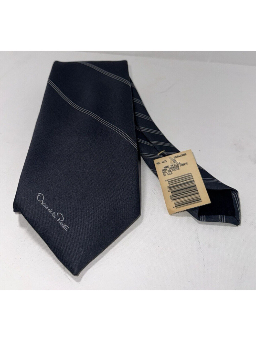 VTG Oscar De La Renta Mens Gray Tie Striped Necktie Black 95% polyester 5% silk - Picture 2 of 7